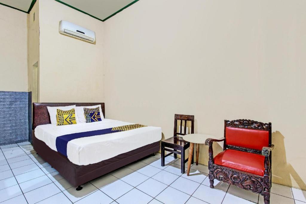 Spot On 92009 Hotel Indah Arum Cilacap Bagian luar foto